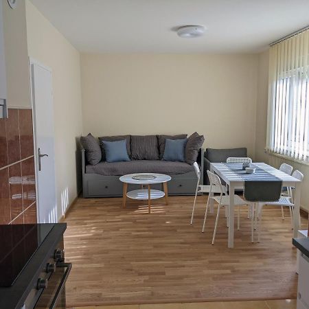 Affordable And Newly Renovated 1-Bedroom Apartment 克拉列沃 外观 照片
