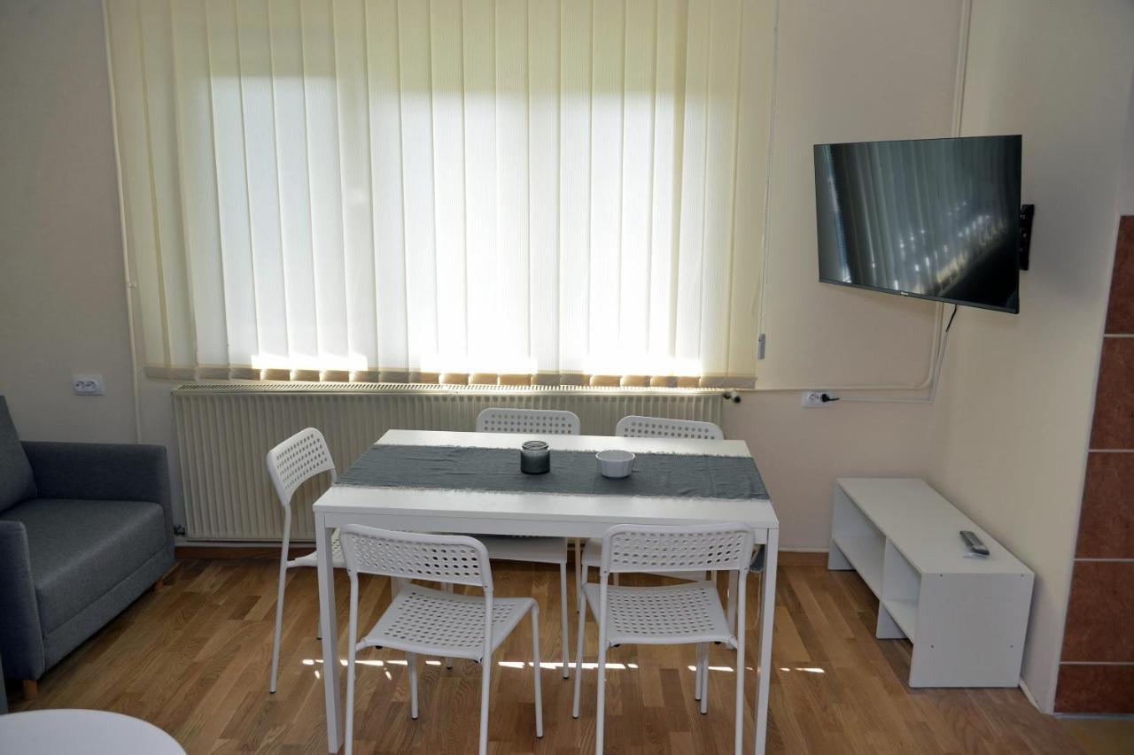 Affordable And Newly Renovated 1-Bedroom Apartment 克拉列沃 外观 照片