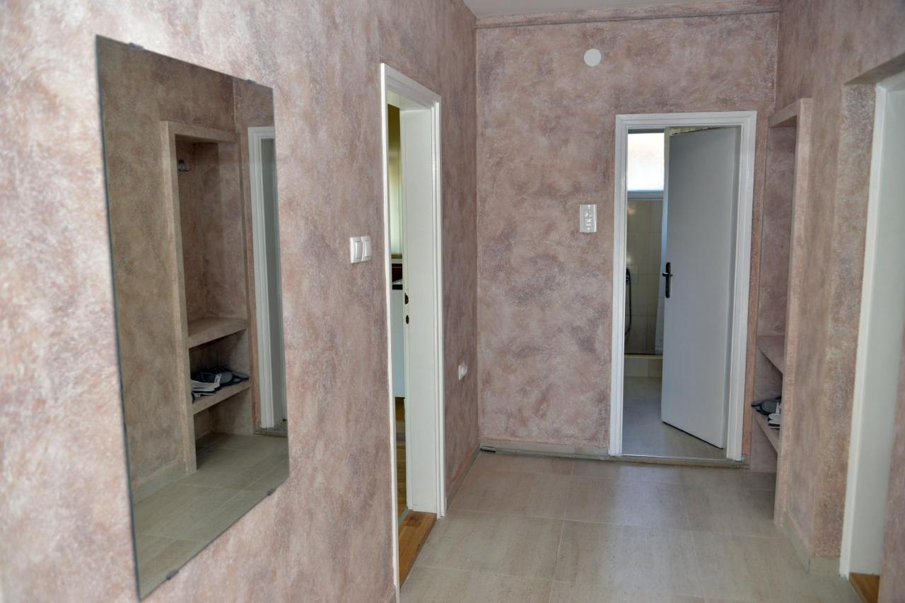 Affordable And Newly Renovated 1-Bedroom Apartment 克拉列沃 外观 照片
